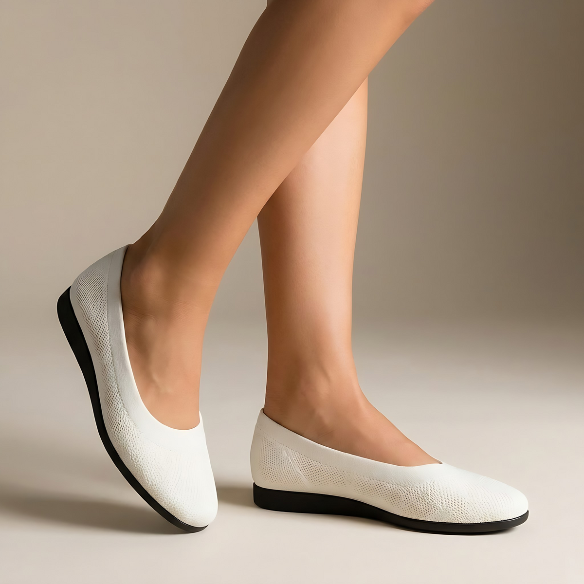 Ballerine donna in maglia traspirante grigie, vista ai piedi