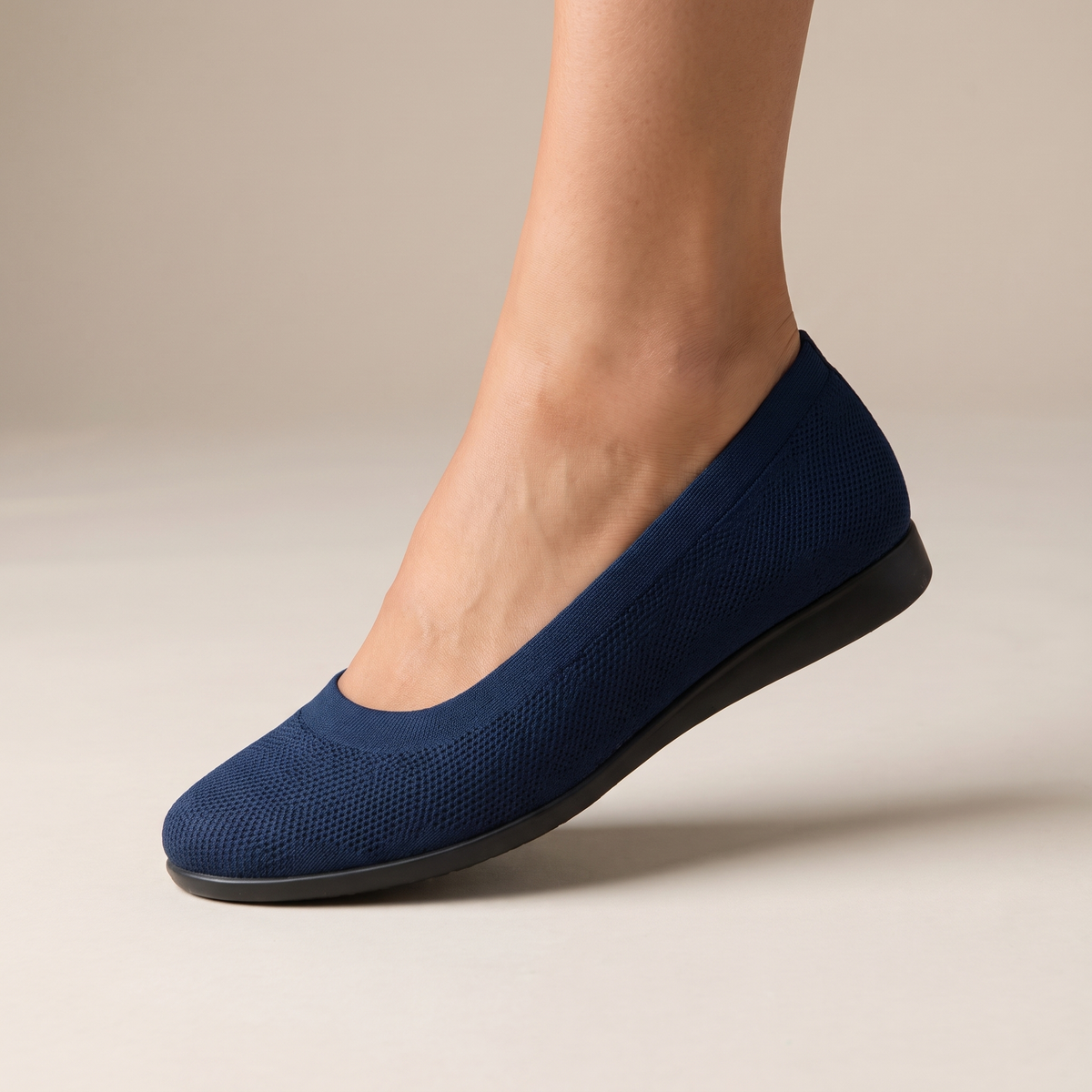 Ballerine donna in maglia traspirante nere, vista ai piedi