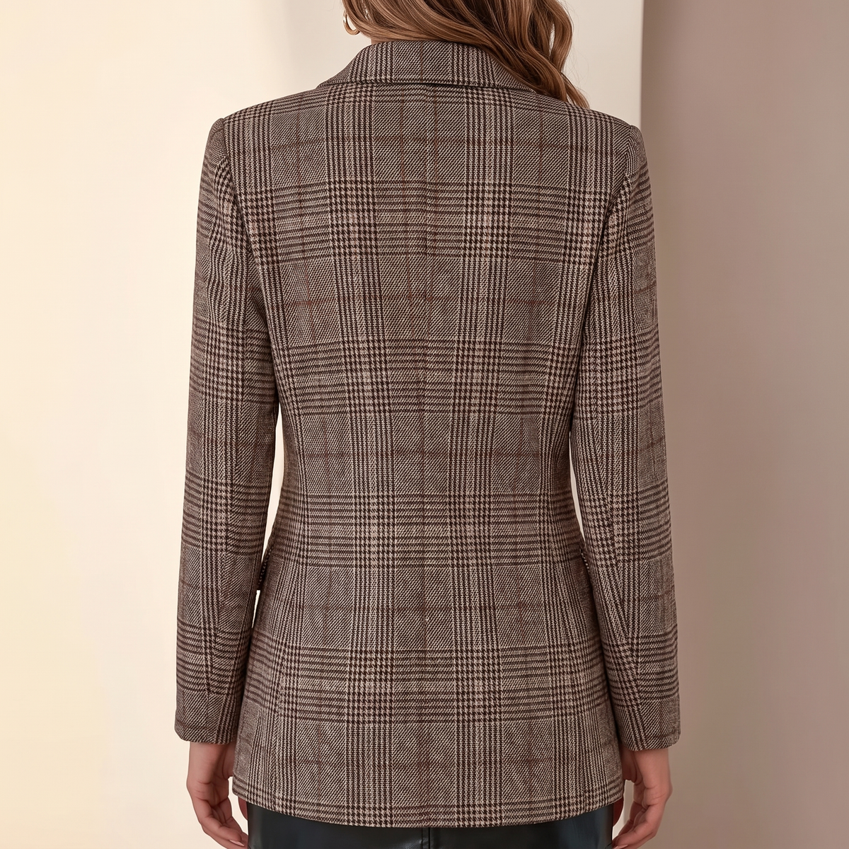 Blazer donna monopetto a quadri, colore marrone, vista posteriore