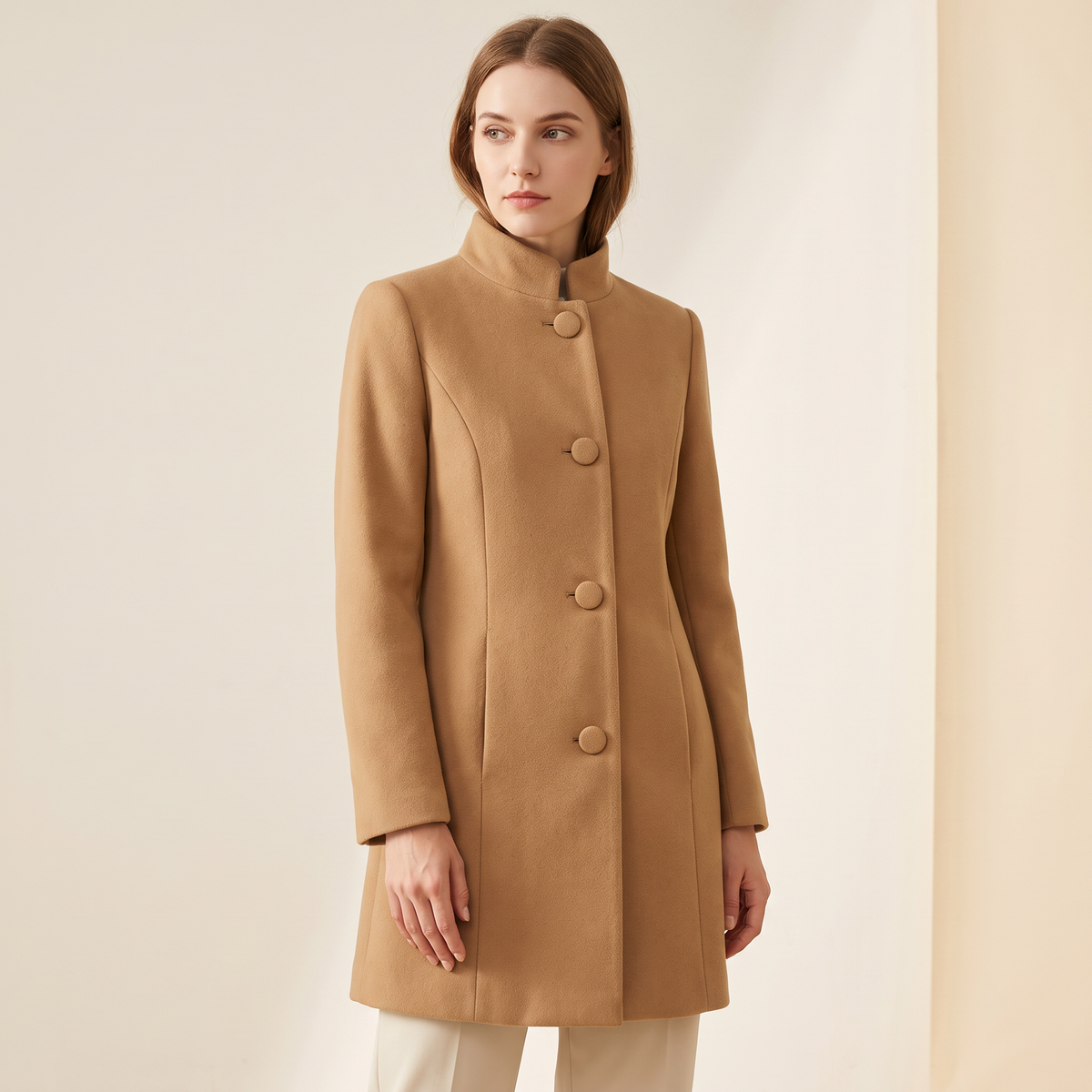 Cappotto donna mezza lunghezza con collo alto in cammello