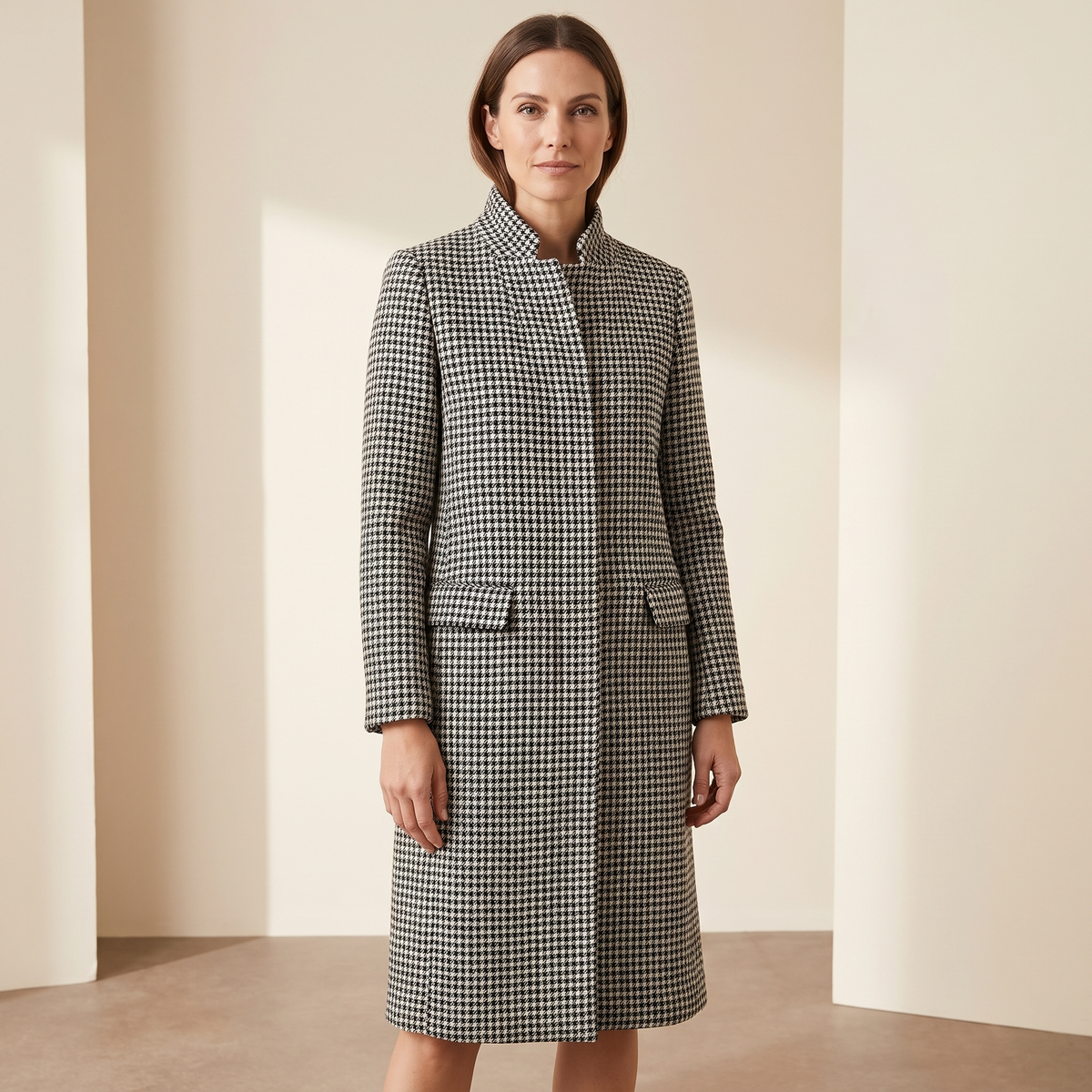 Cappotto donna lungo in lana in Bianco e nero, vista frontale