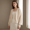 Cardigan donna corto in maglia grossa crema con scollo a V, vista frontale