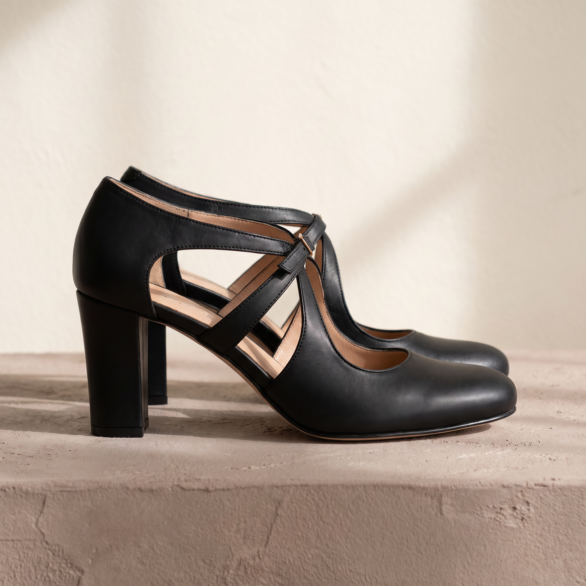 Décolleté donna con tacco a blocco, colore nero, vista di profilo