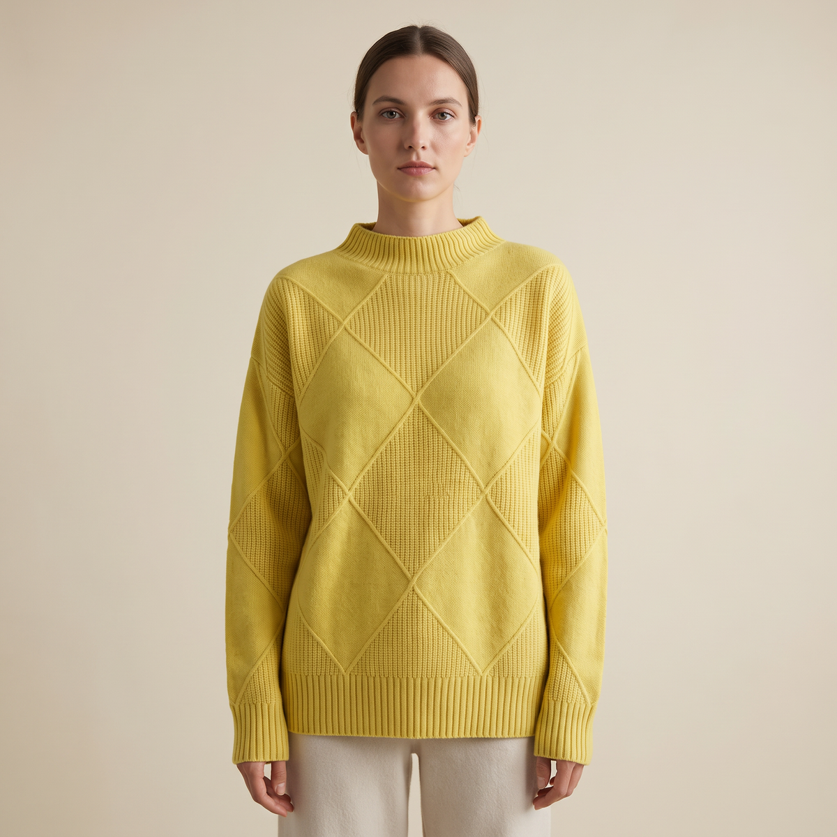 Dolcevita donna con motivo argyle giallo, figura intera