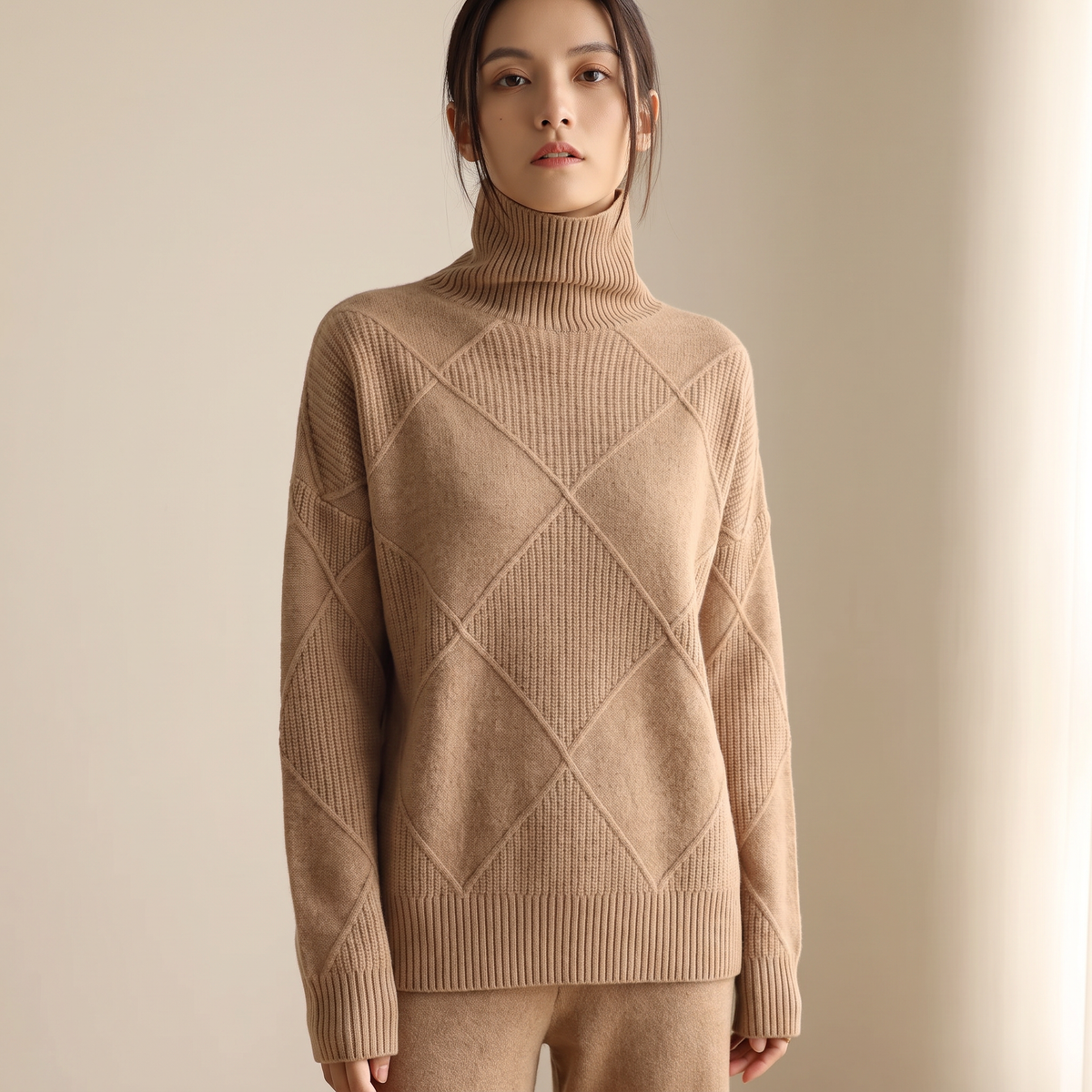 Dolcevita donna con motivo argyle grigio, vista frontale
