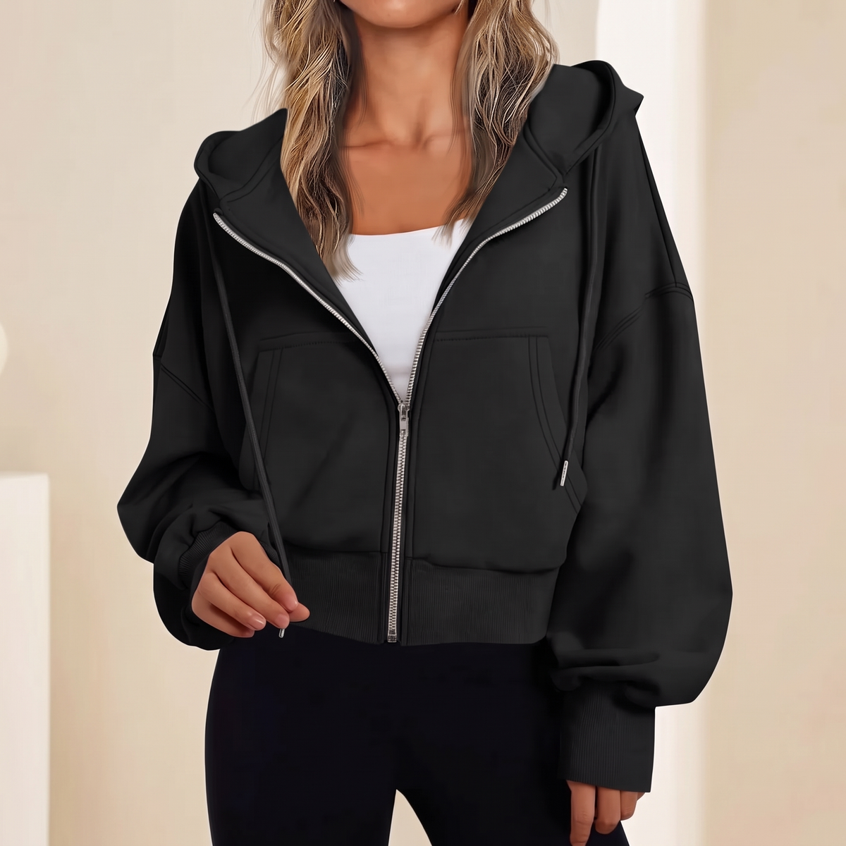 Felpa donna con zip intera e cappuccio con coulisse in nero