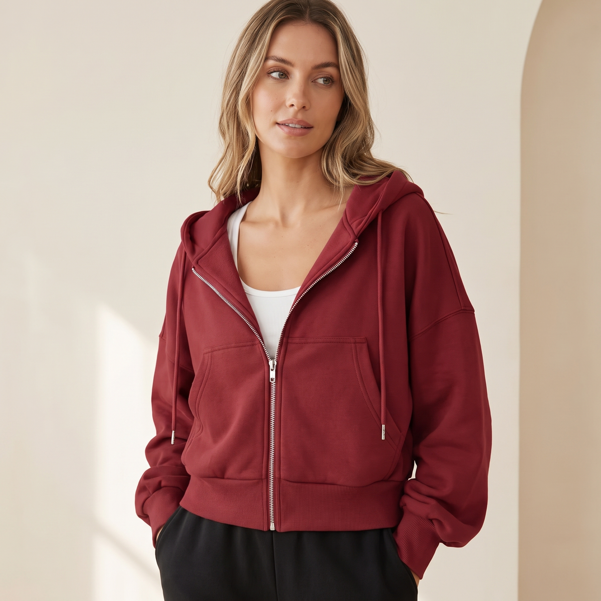 Felpa donna con zip intera e cappuccio con coulisse in rosso