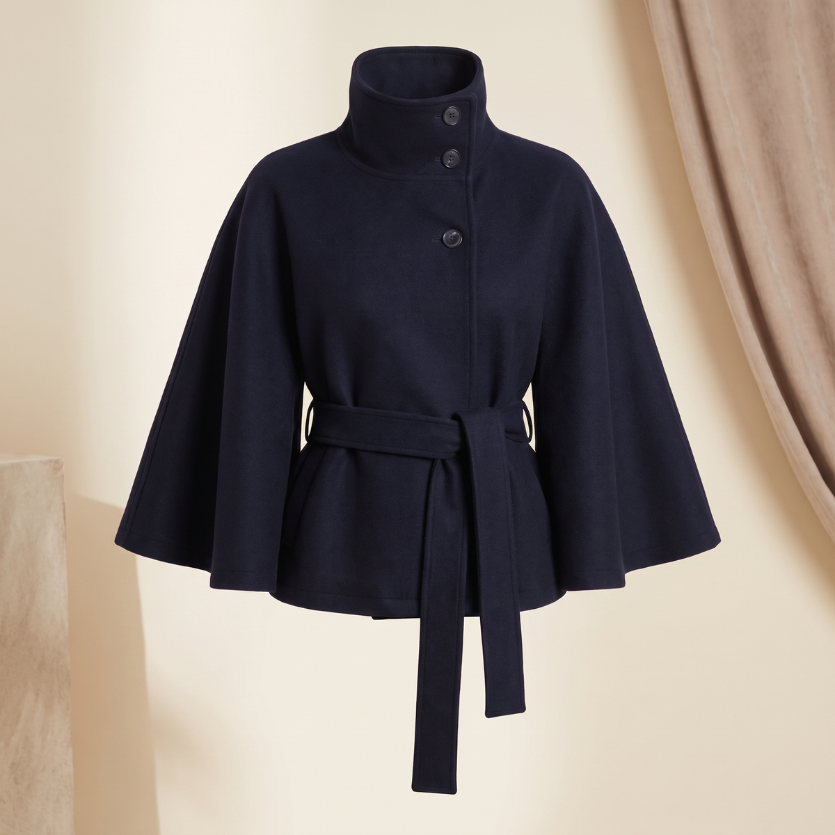 Giacca donna con cintura e collo alto nel colore blu navy
