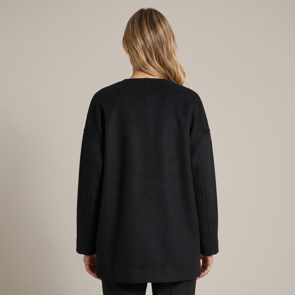 Giacca donna nera con colletto a camicia e bottoni frontali, vista posteriore
