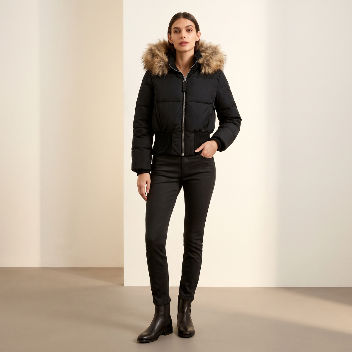Giacca donna trapuntata con cappuccio in Nero, look completo