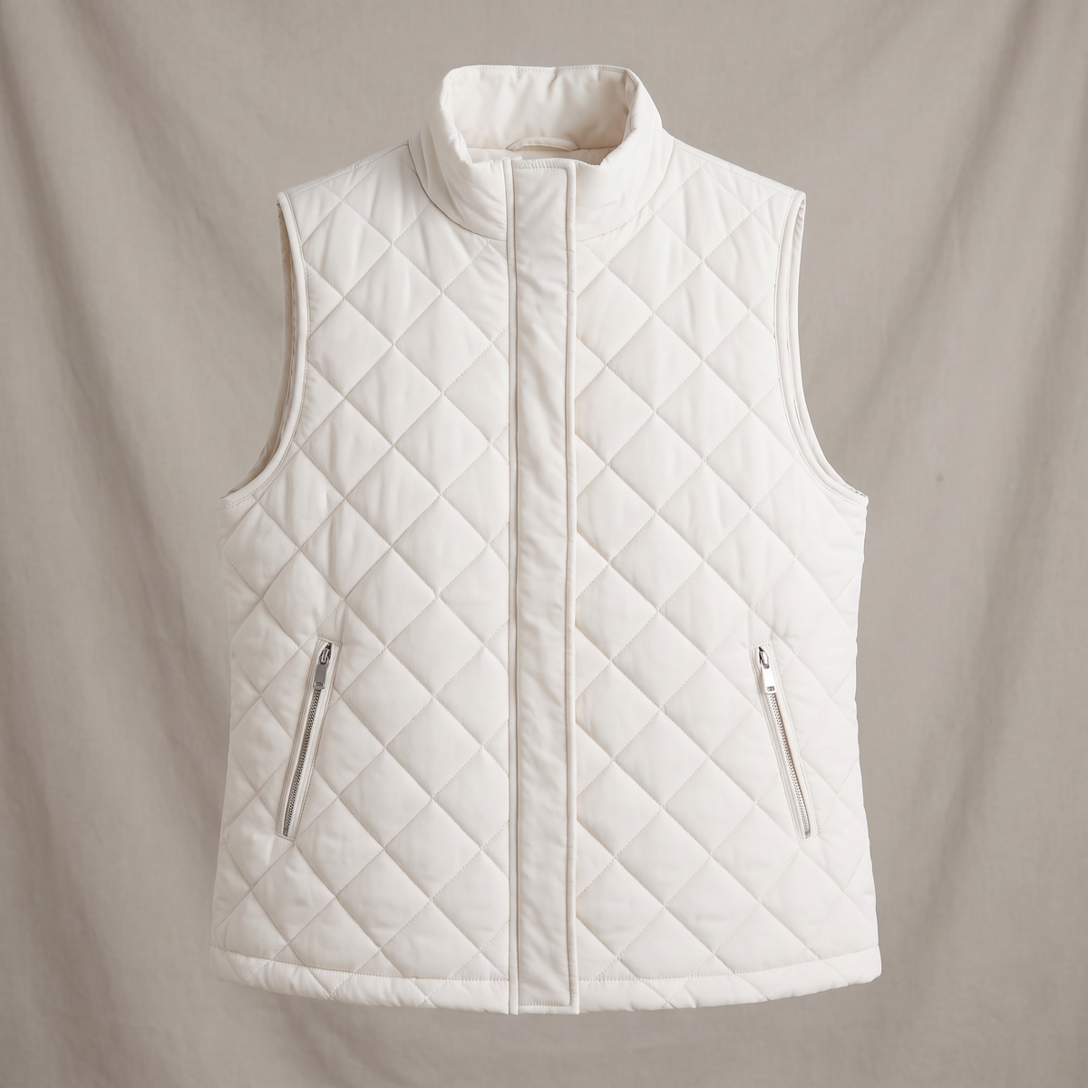 Gilet donna trapuntato senza maniche nel colore bianco