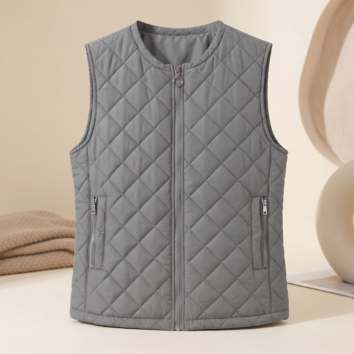 Gilet donna trapuntato senza maniche nel colore grigio