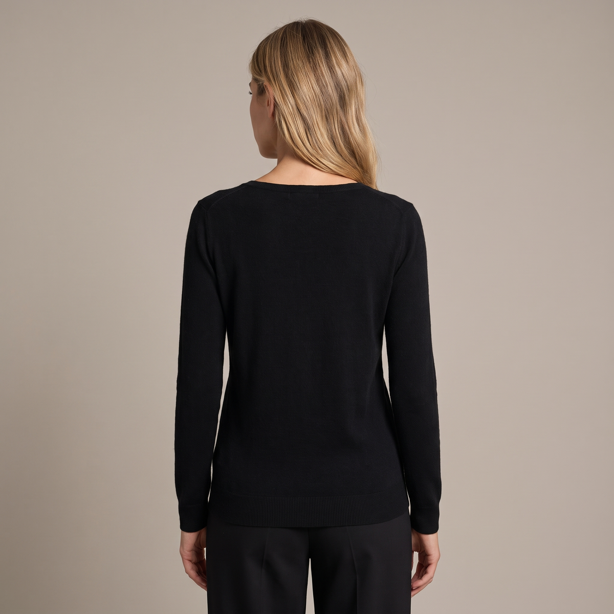 Maglia donna nera con scollo a barchetta, vista posteriore