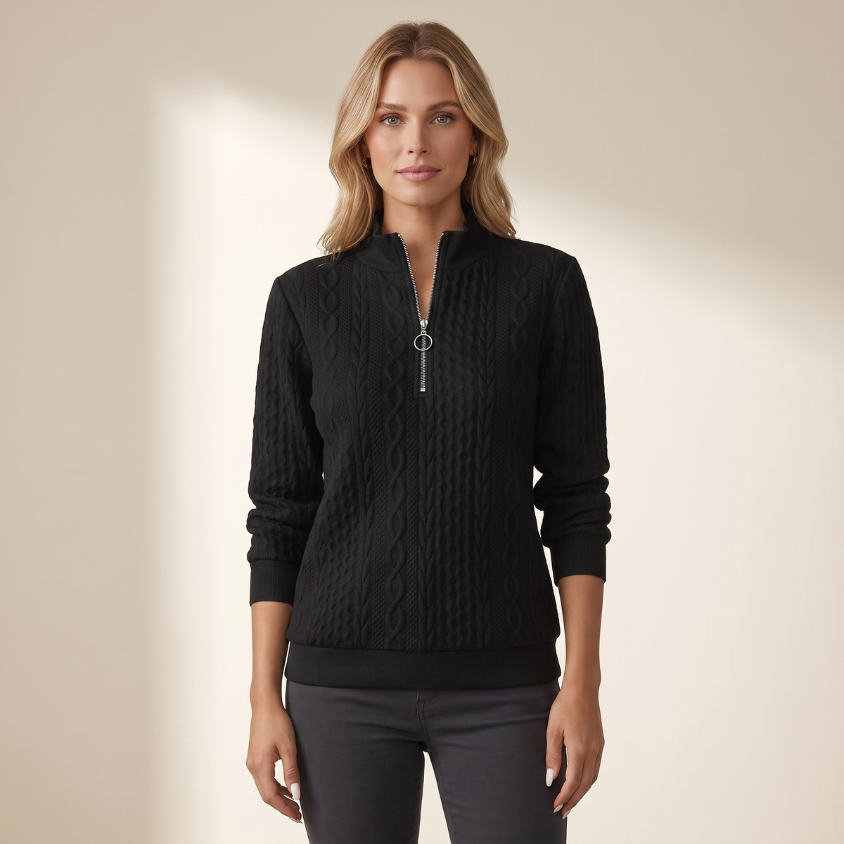 Maglione donna collo alto con zip e trama a trecce, vista frontale
