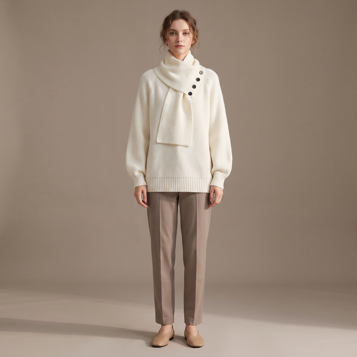 Maglione donna con collo a scialle in bianco, vista intera
