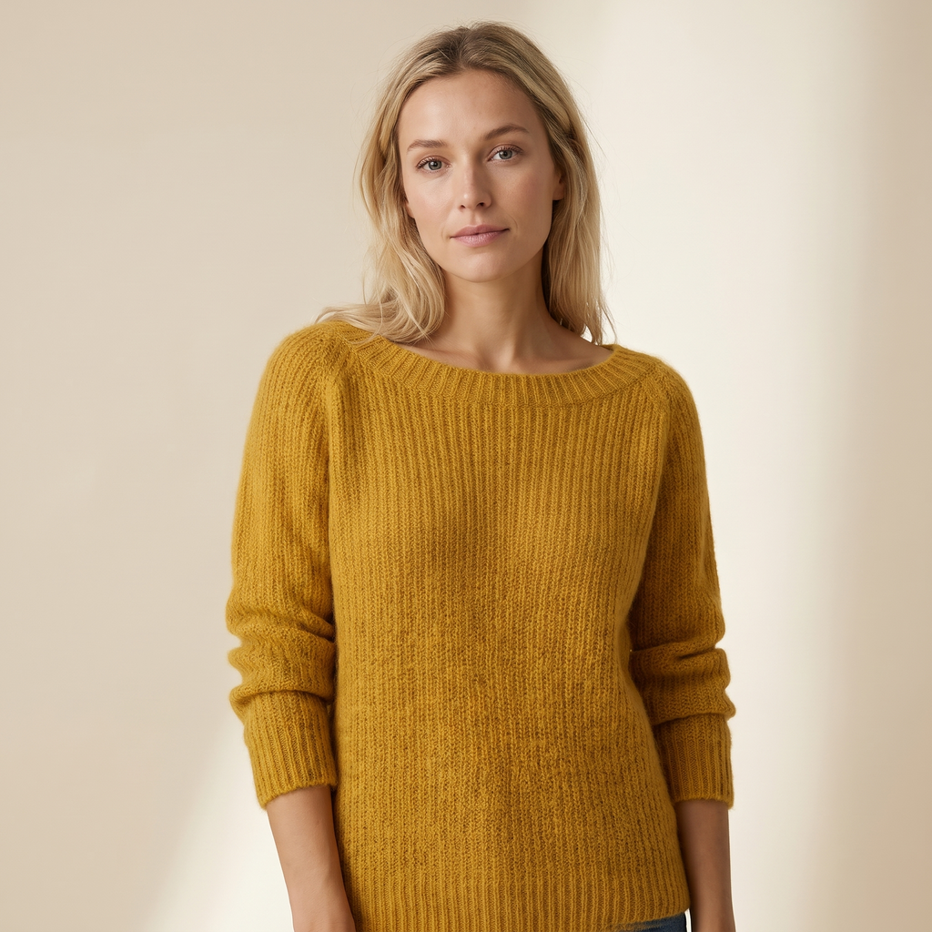 Maglione donna giallo senape con scollo a barca e maglia testurizzata