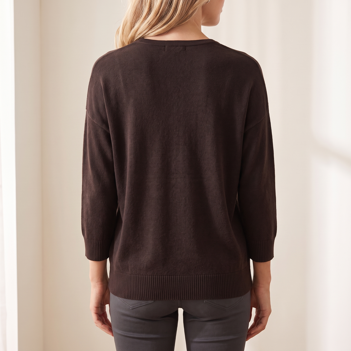 Maglione donna con scollo a V e maniche tre quarti, vista posteriore
