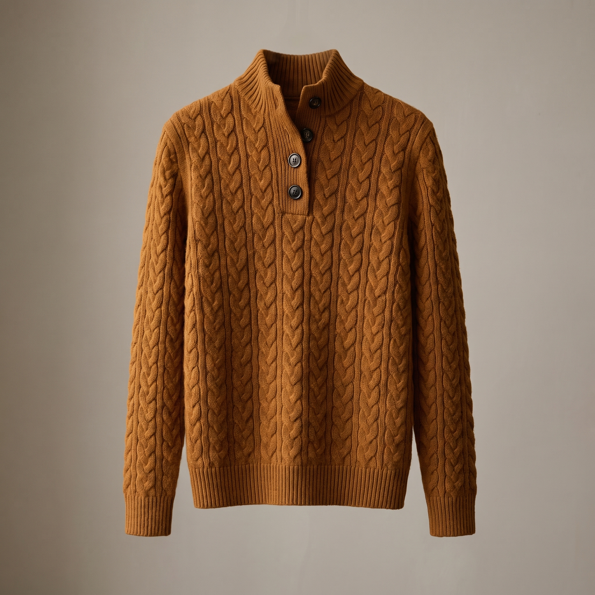 Maglione donna a trecce con bottoni al collo nel colore marrone mandorla