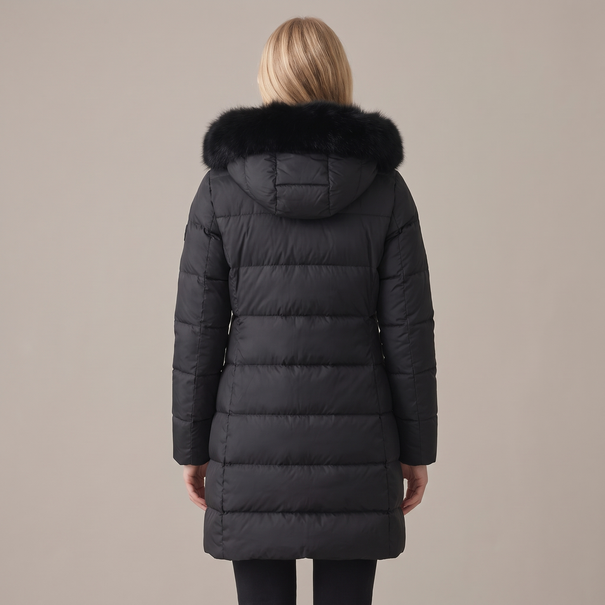Piumino donna nero imbottito, vista posteriore