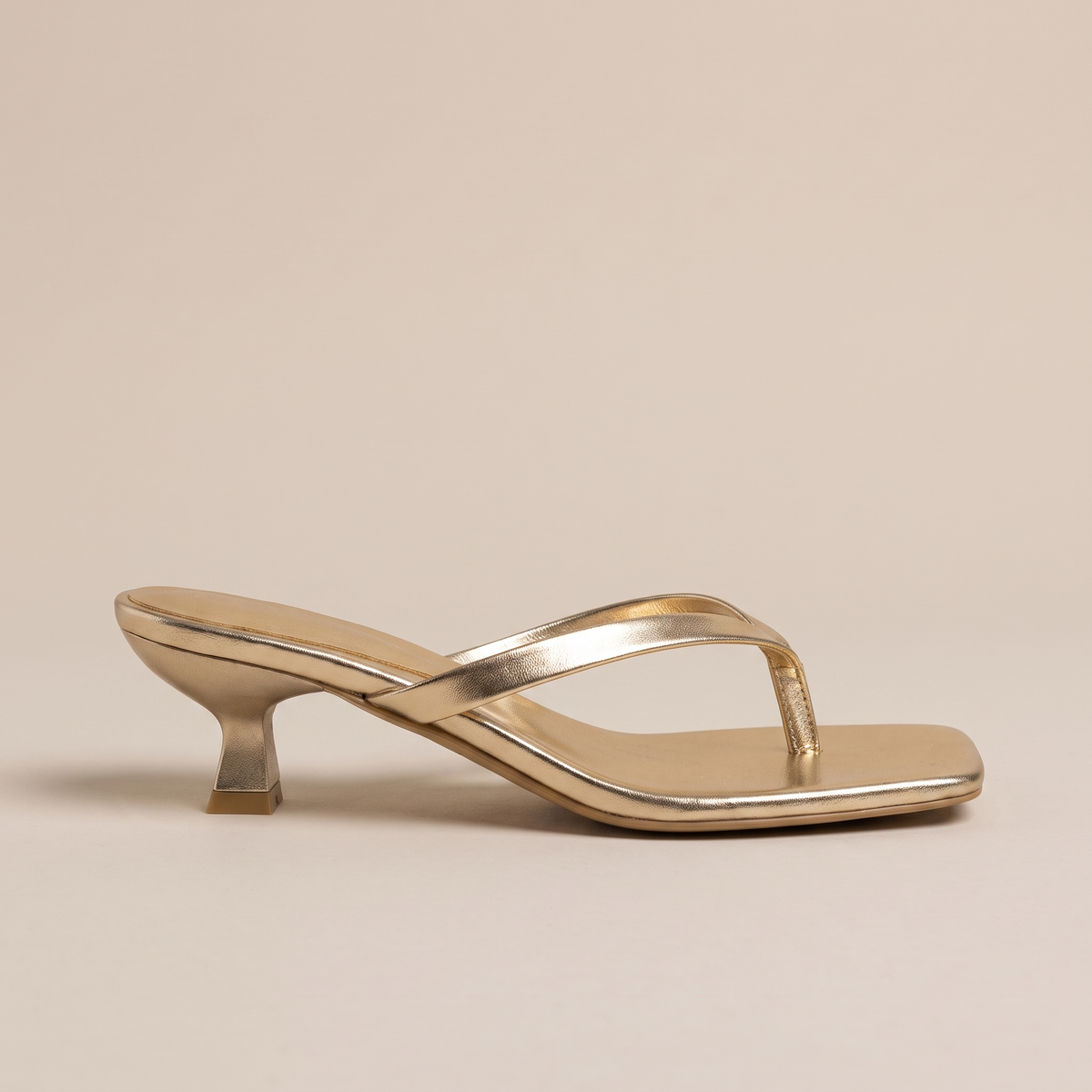Sandali donna kitten heel nel colore Oro