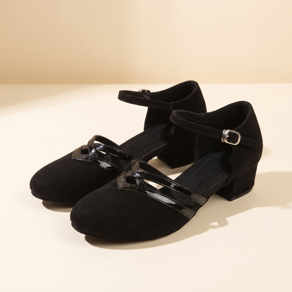 Scarpe donna a punta chiusa in nero, vista tre quarti