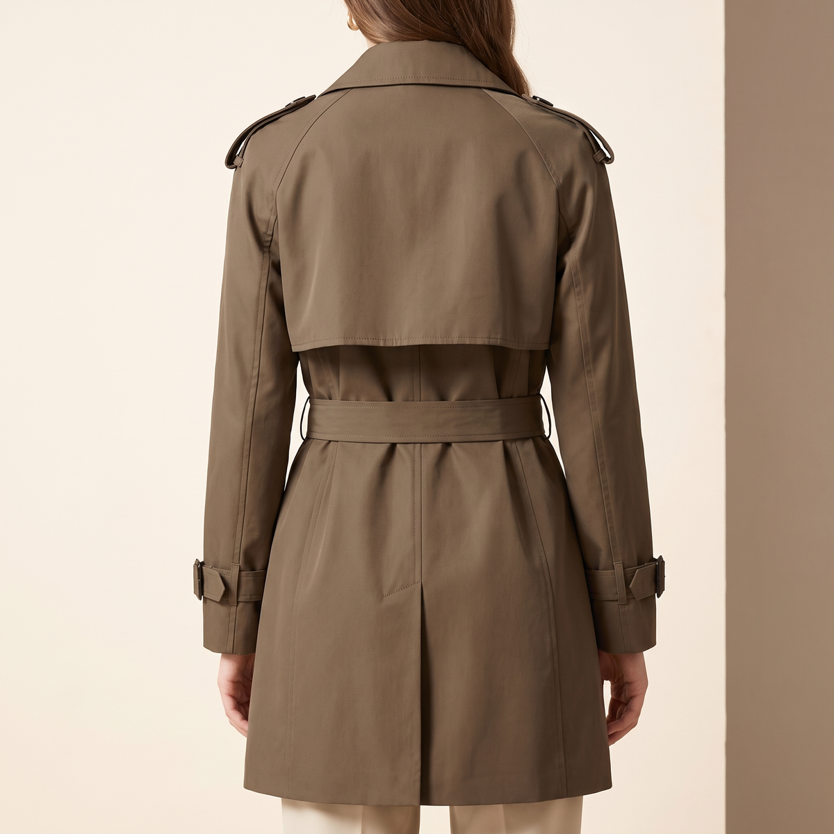 Trench donna doppiopetto di lunghezza media, colore khaki, vista posteriore